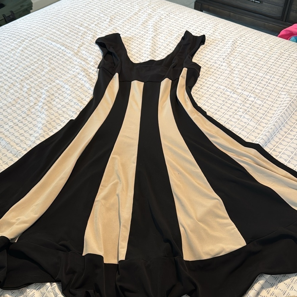 Elegant Black and Cream Women's Dress - Picture 2 of 3